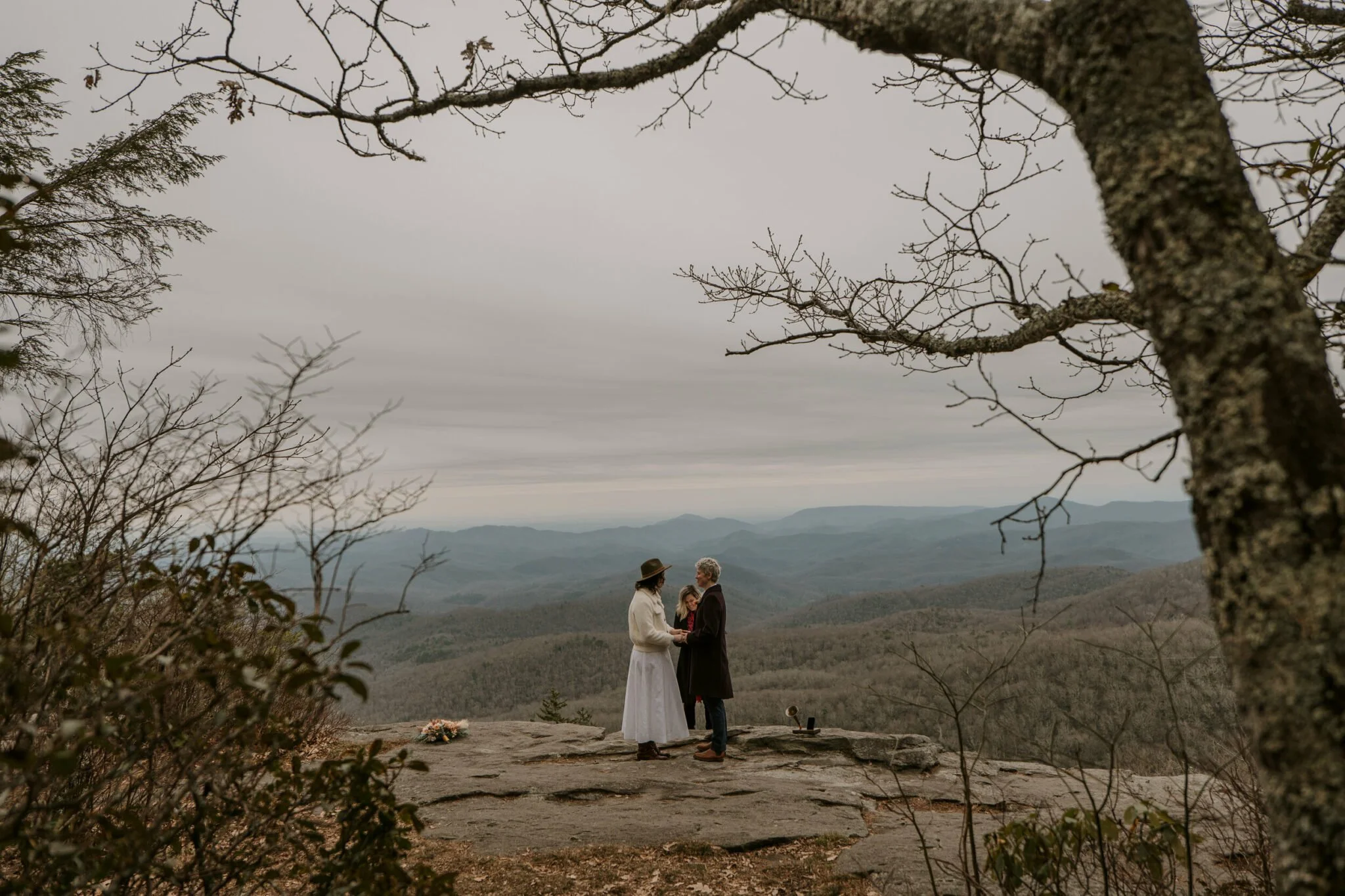 winter-elopement-intimate-ceremony.jpg