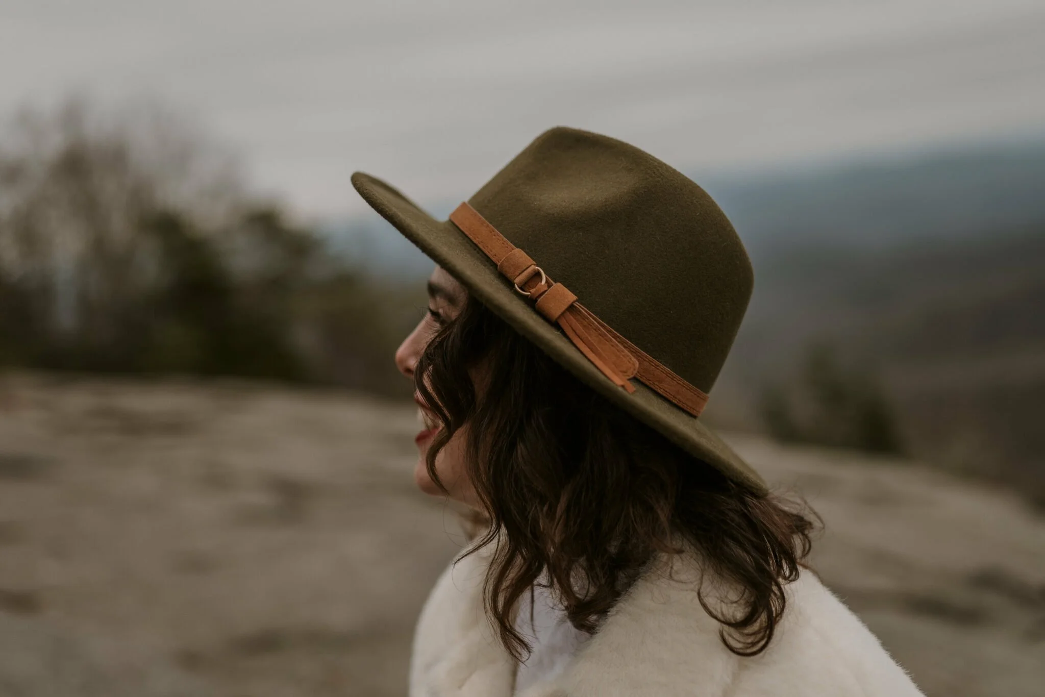 winter-elopement-hat-with-buckle.jpg