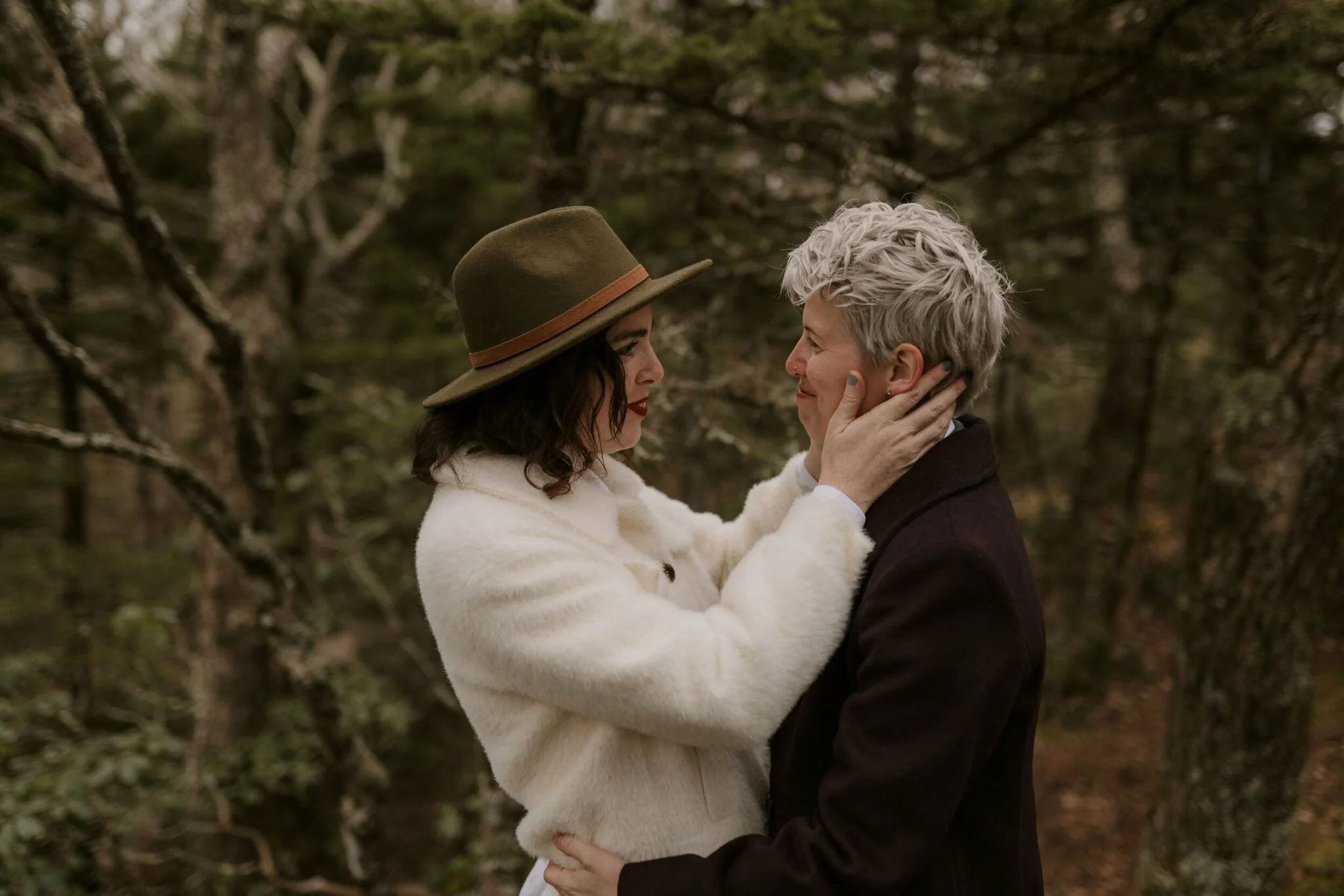 winter-elopement-in-the-forest.jpg