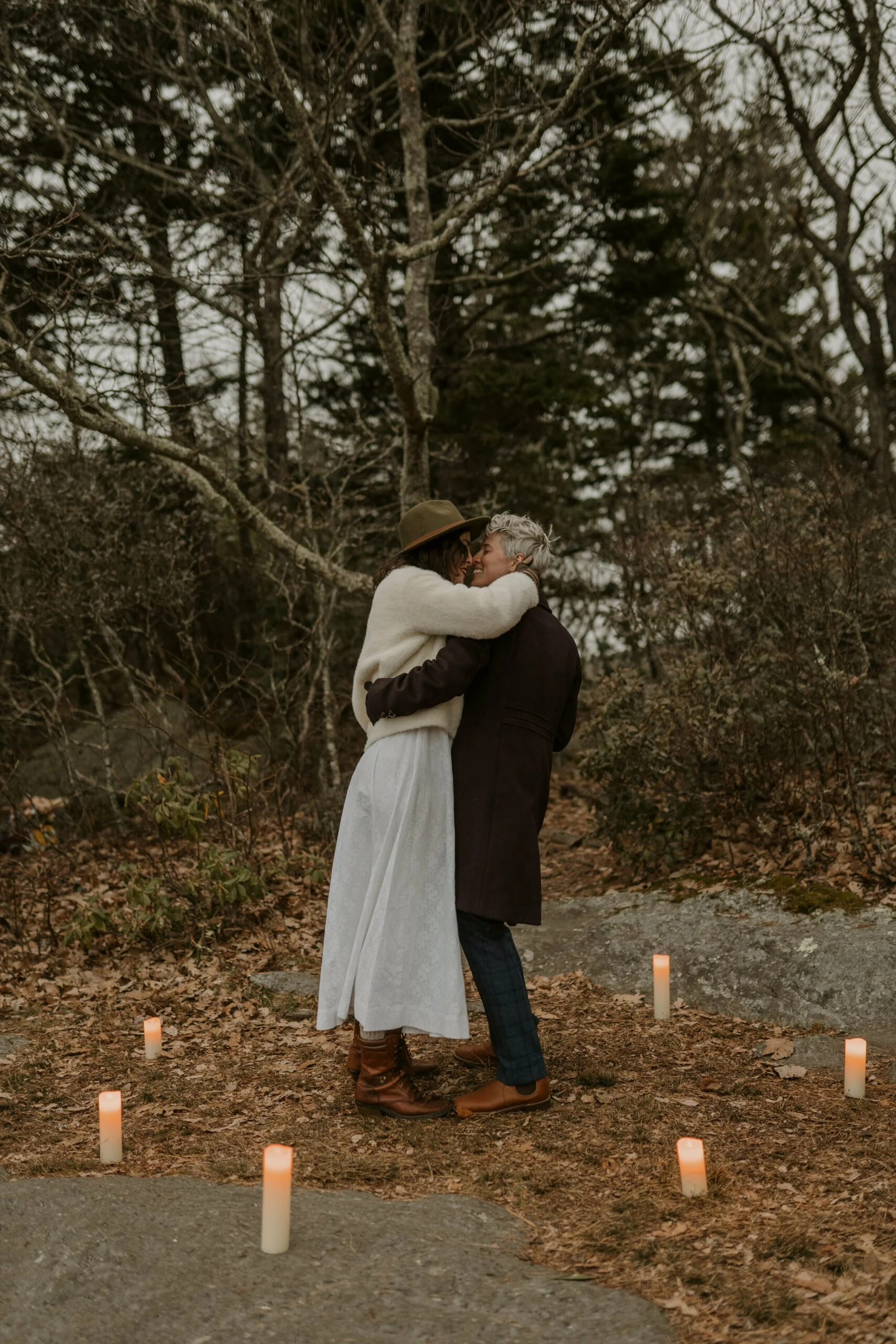 winter-elopement-candles-scaled.jpg