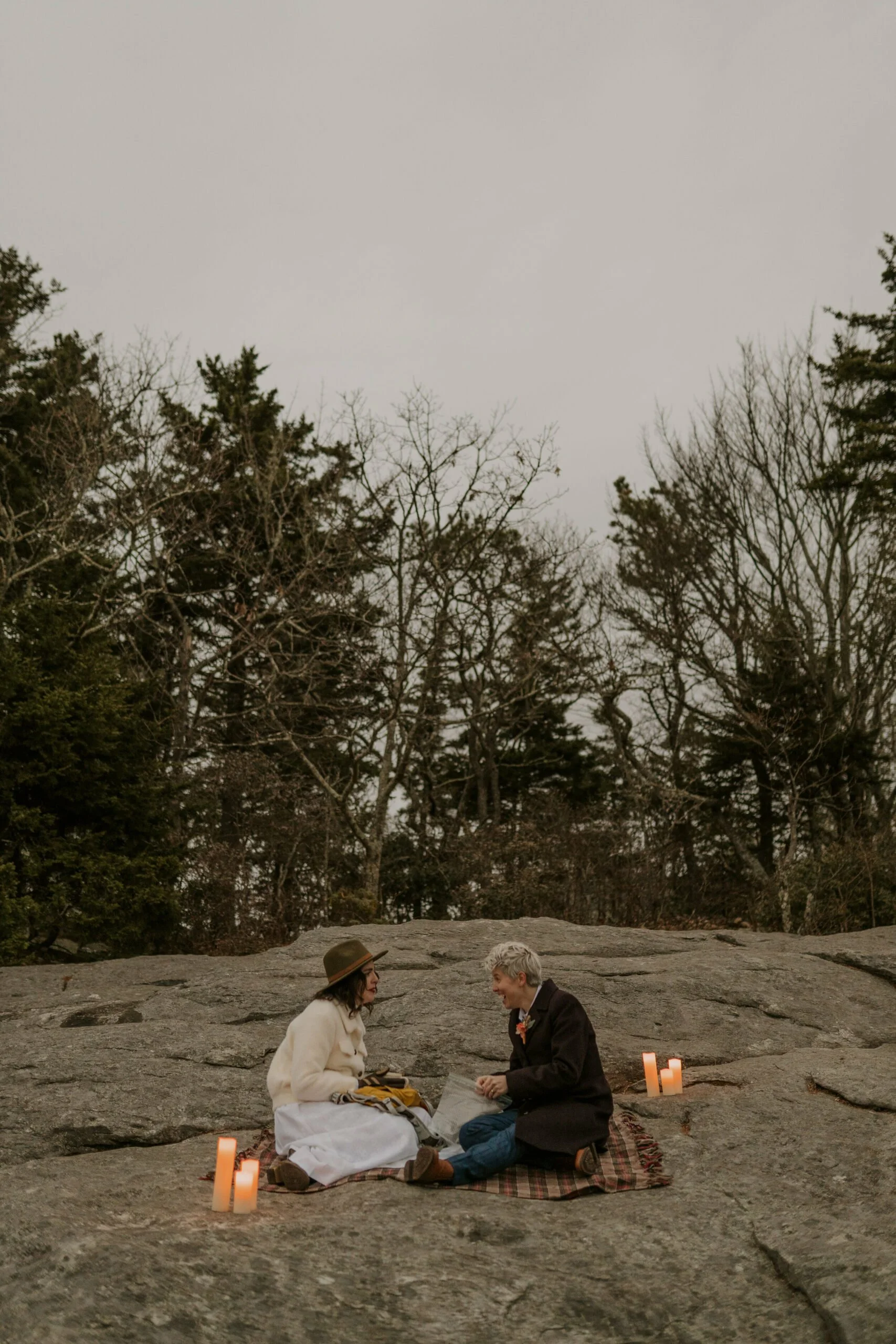 winter-elopement-blanket-scaled.jpg