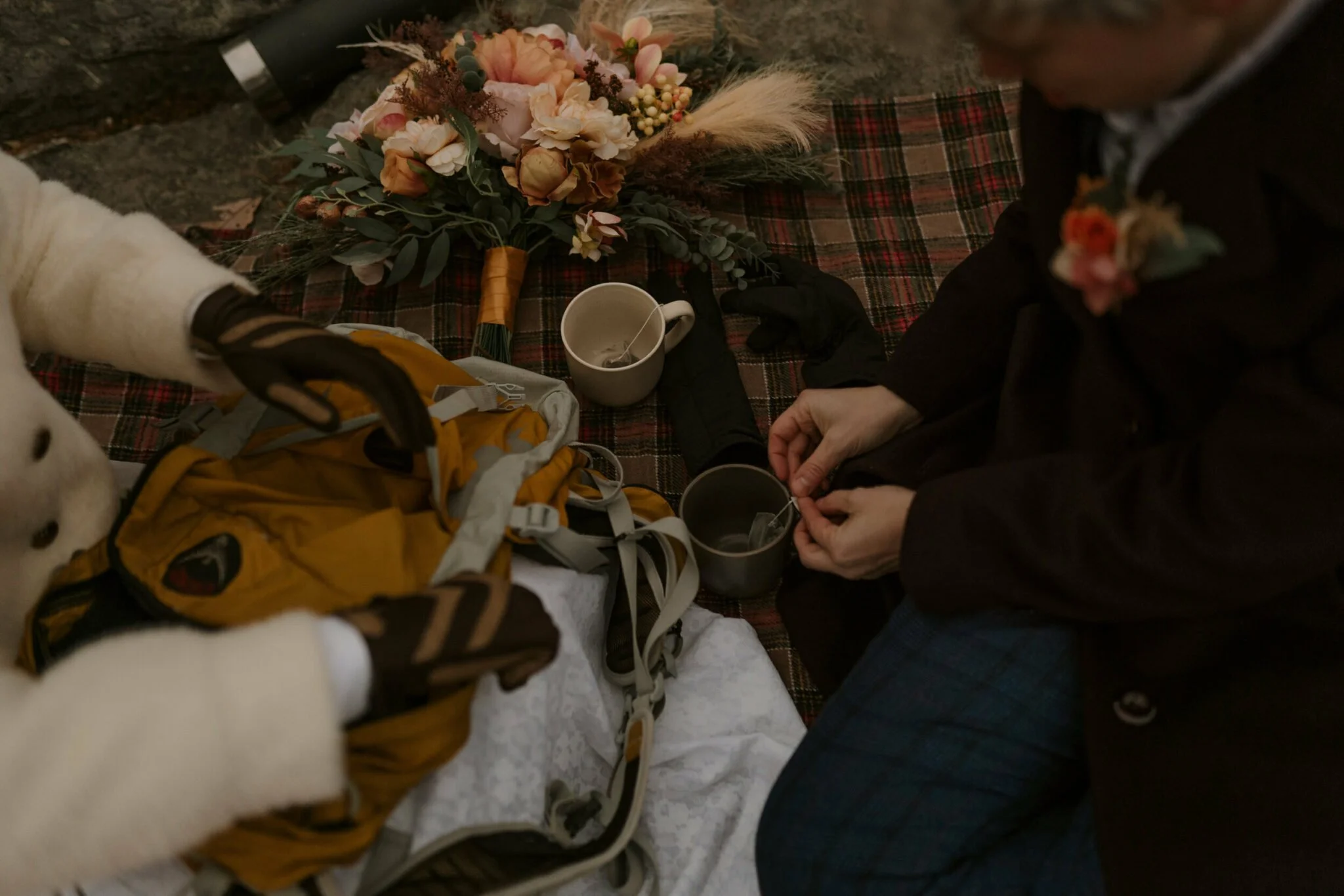 winter-elopement-tea-break.jpg