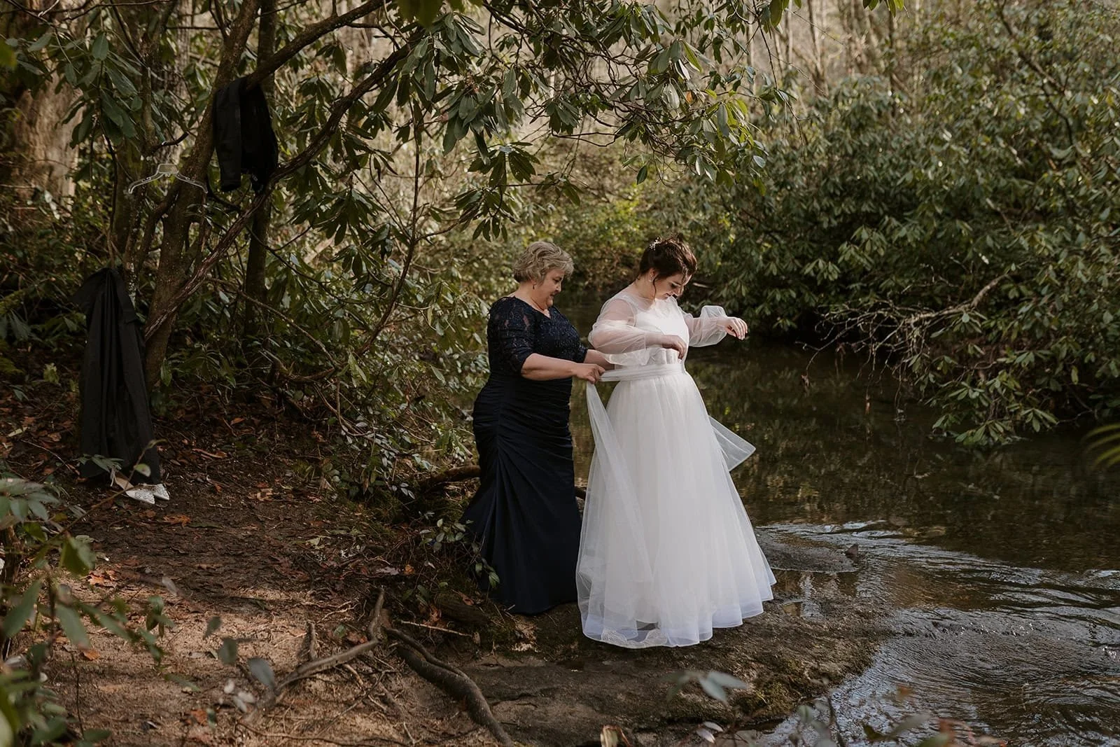 places_to_elope_cashiers_2.jpg