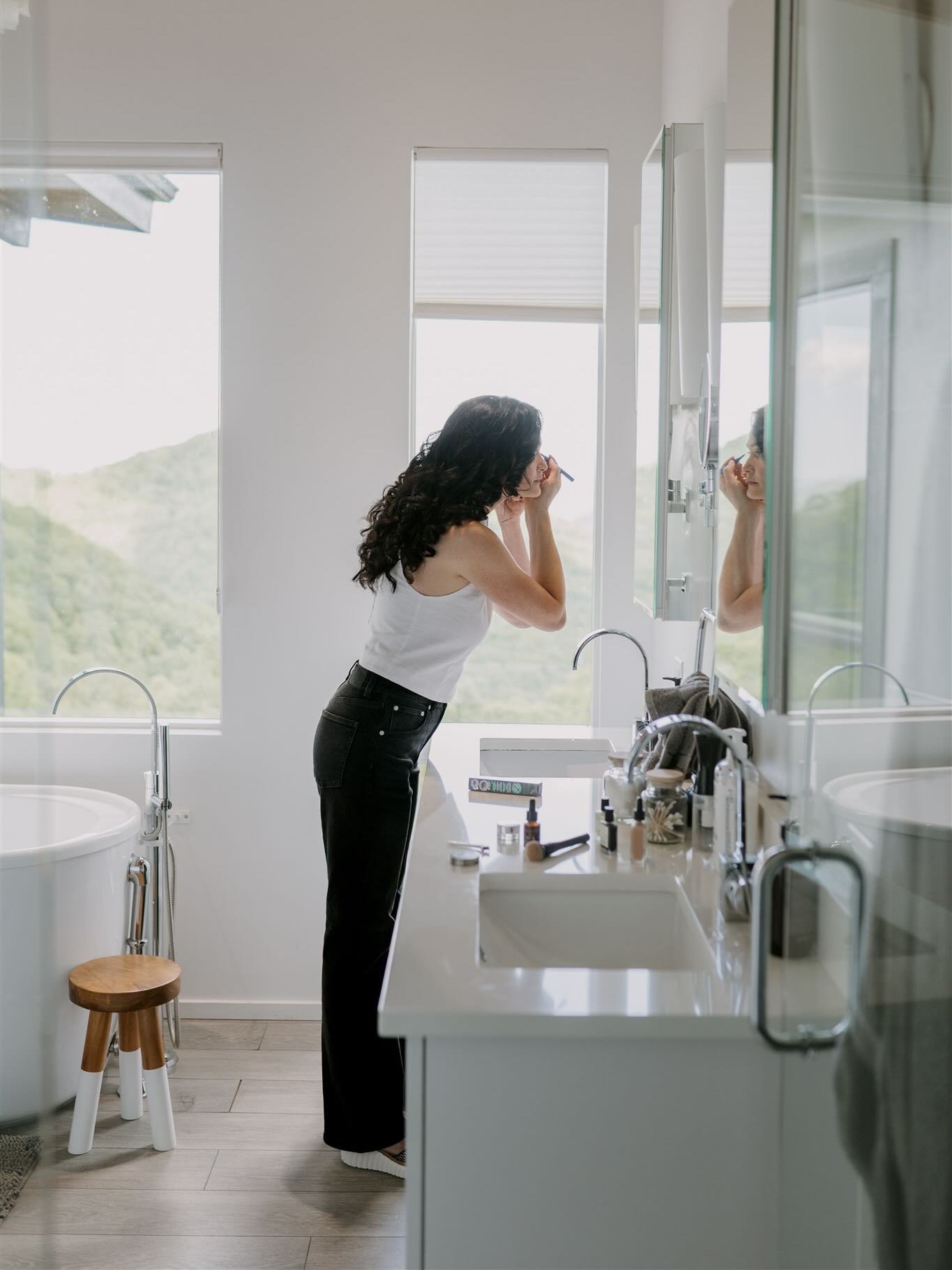 A little getting ready behind the scenes before the first look

#bridalpreparations #mommoment #ashevilleelopementphotographer #elopementdress