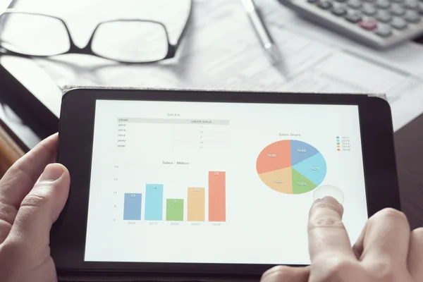 tech-analytics-it.jpg