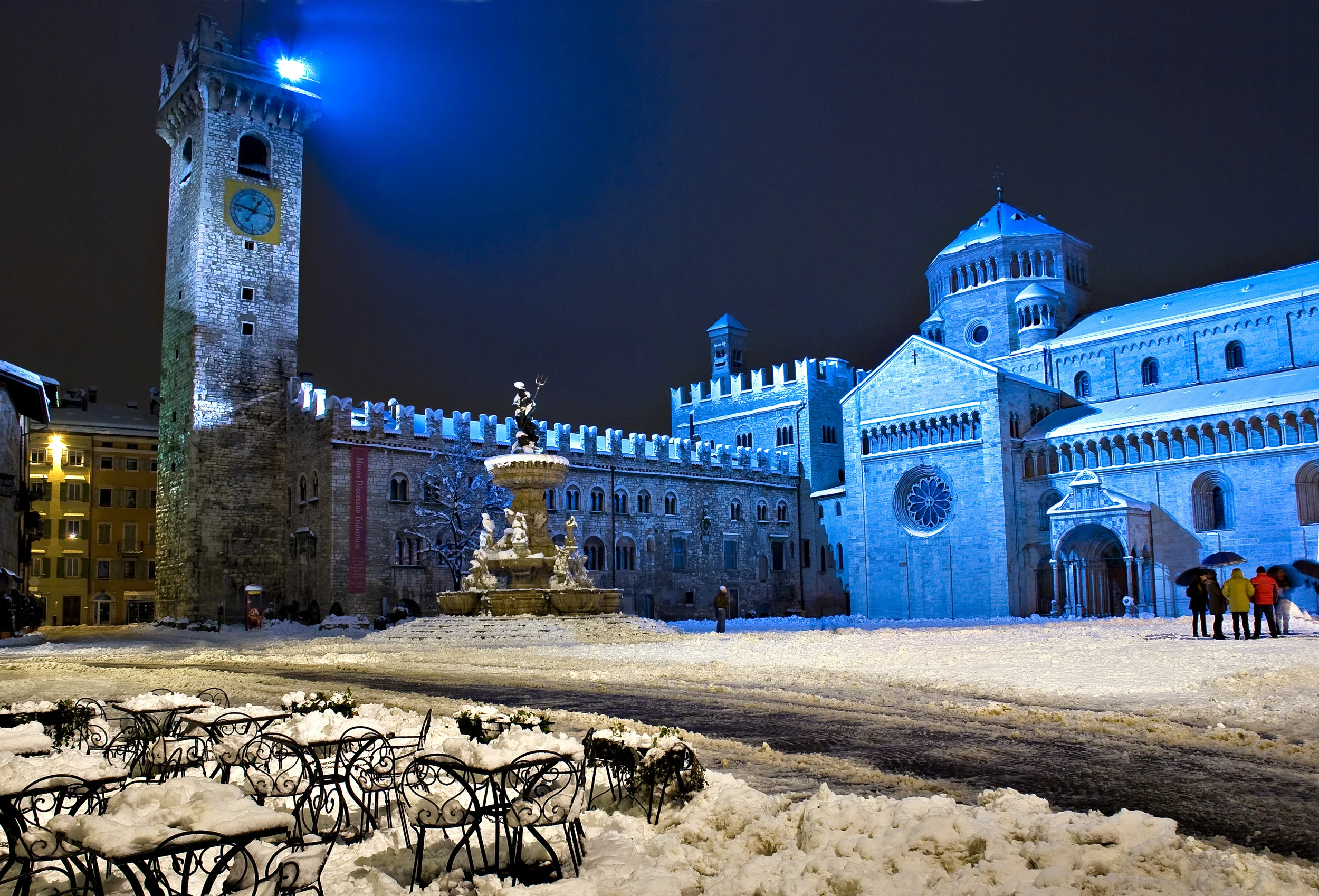 Trento_piazza_duomo_invernale.jpg