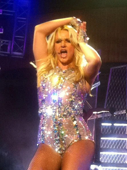 Britney+Spears+typically+risque+stage+outfit+DFqLK82ns7Al copy.jpg