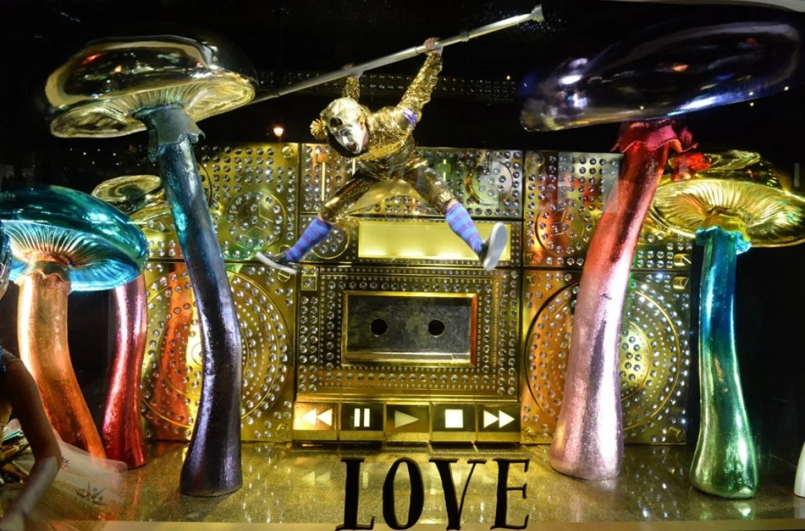 Barneys_New_york_Windows_3-e1415967521343-1152x759.jpg