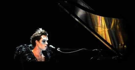 rufus-wainwright-centre-in-vancouver.jpg