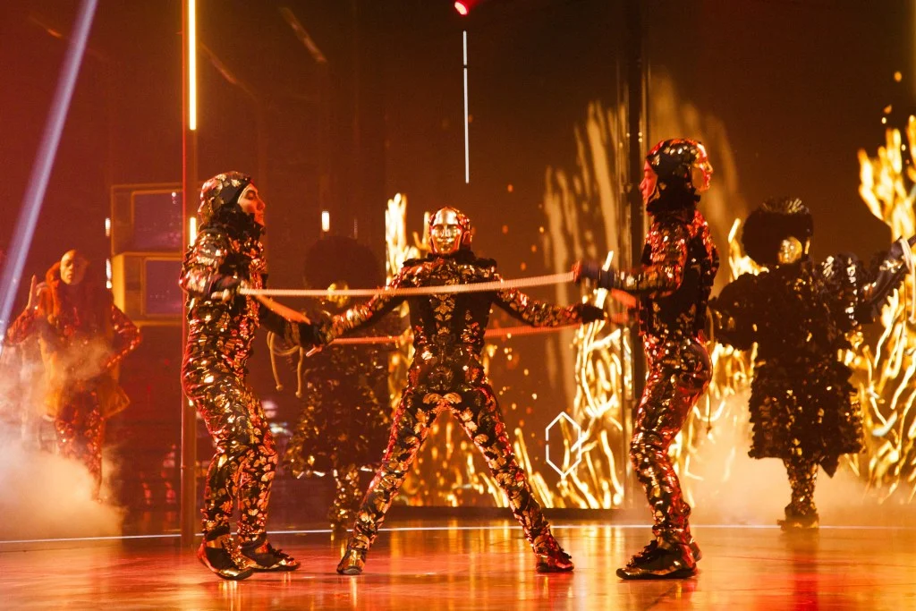 01-VOLTA_QOQ_003_Photo_Credit_Patrice_Lamoureux_costumes_Zaldy.jpg
