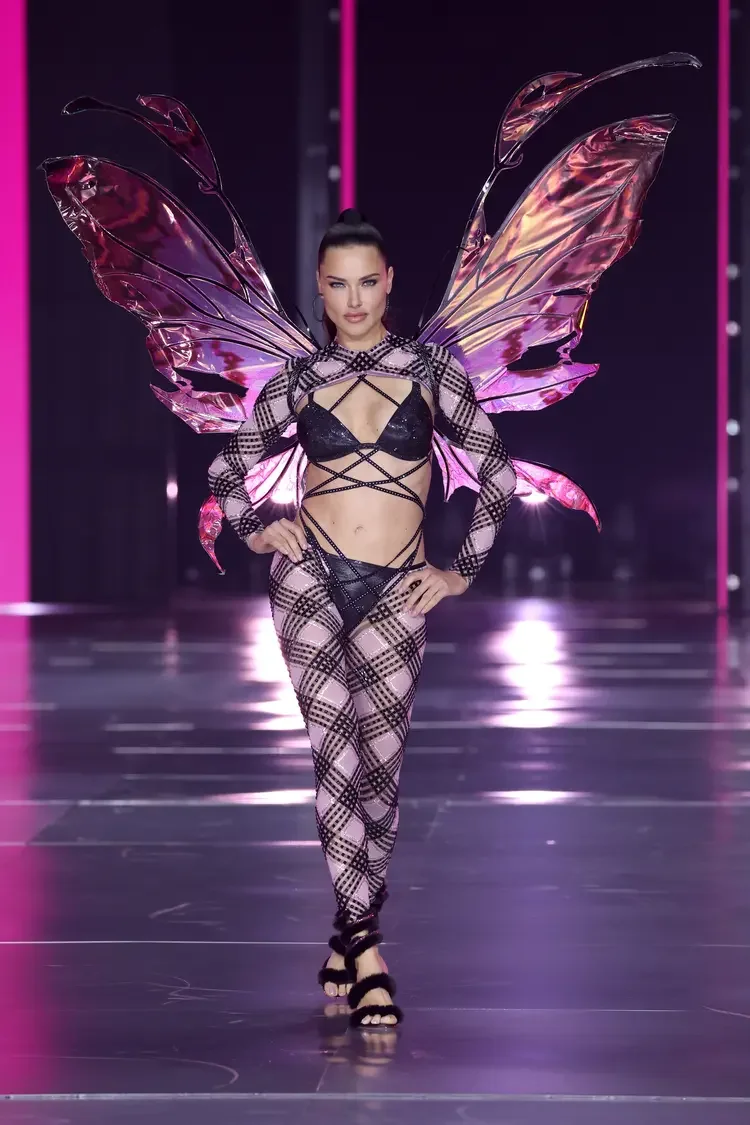 zaldy-victorias-secret-2024-adriana-lima-wings.webp