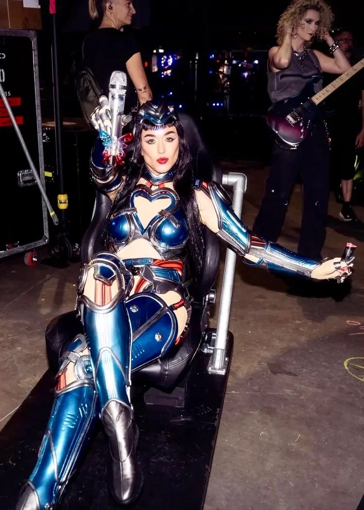zaldy-katy-perry-the-lifetimes-tour-level-1-BTS.webp
