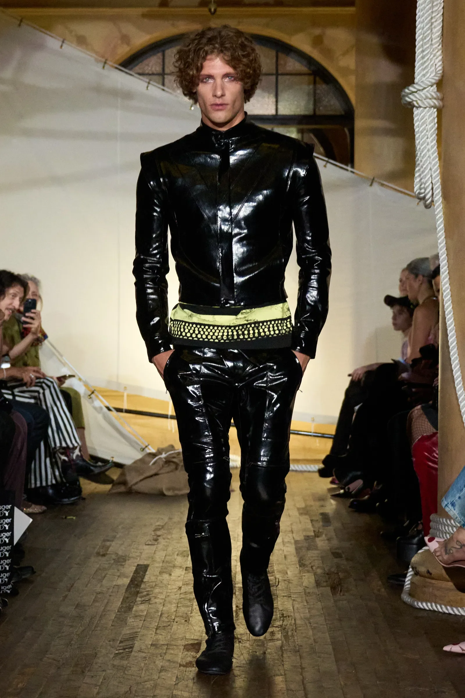 zaldy-spring-2027-ready-to-wear-00022-credit-vogue.webp