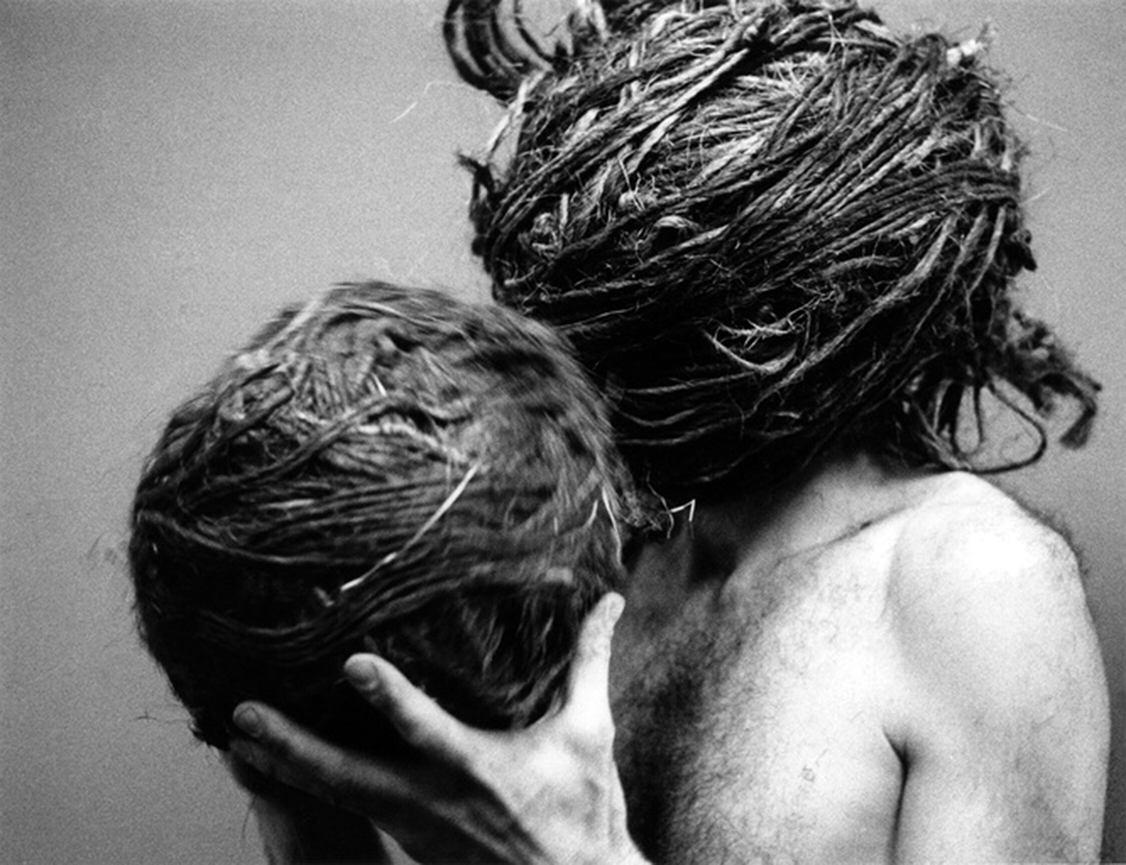 우리를 묶는 밧줄은 그들을 자유롭게 한다  The Rope That Binds Us Makes Them Free_나이젤 롤프 Nigel Rolfe