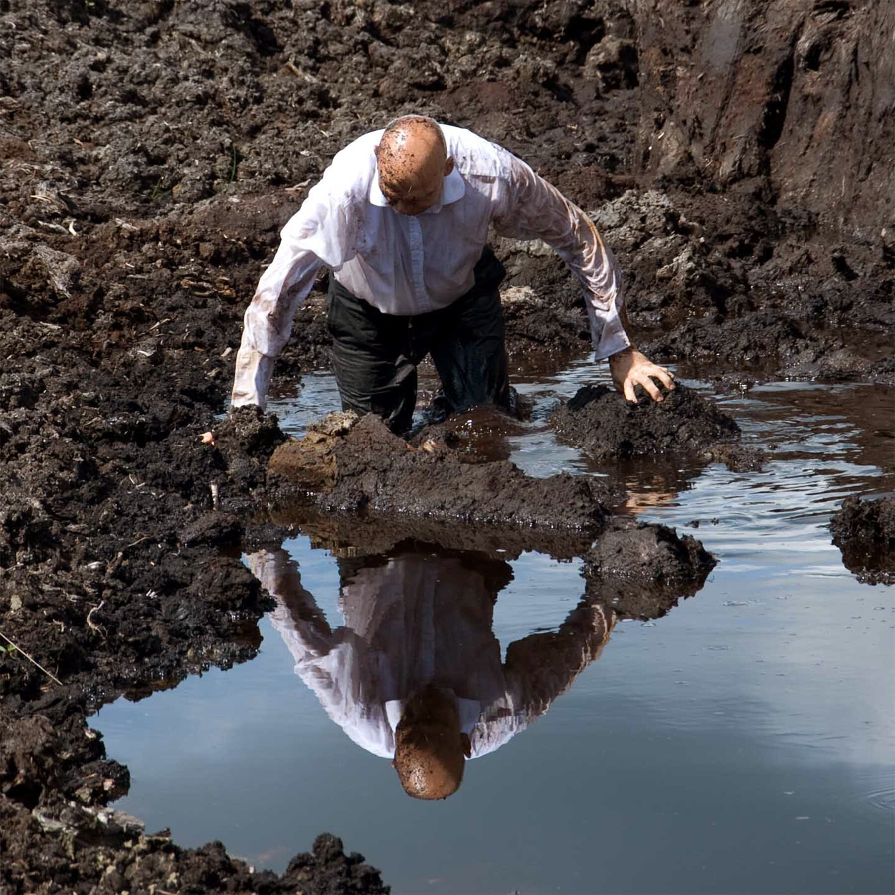 늪 속으로 Into the Mire_나이젤 롤프 Nigel Rolfe