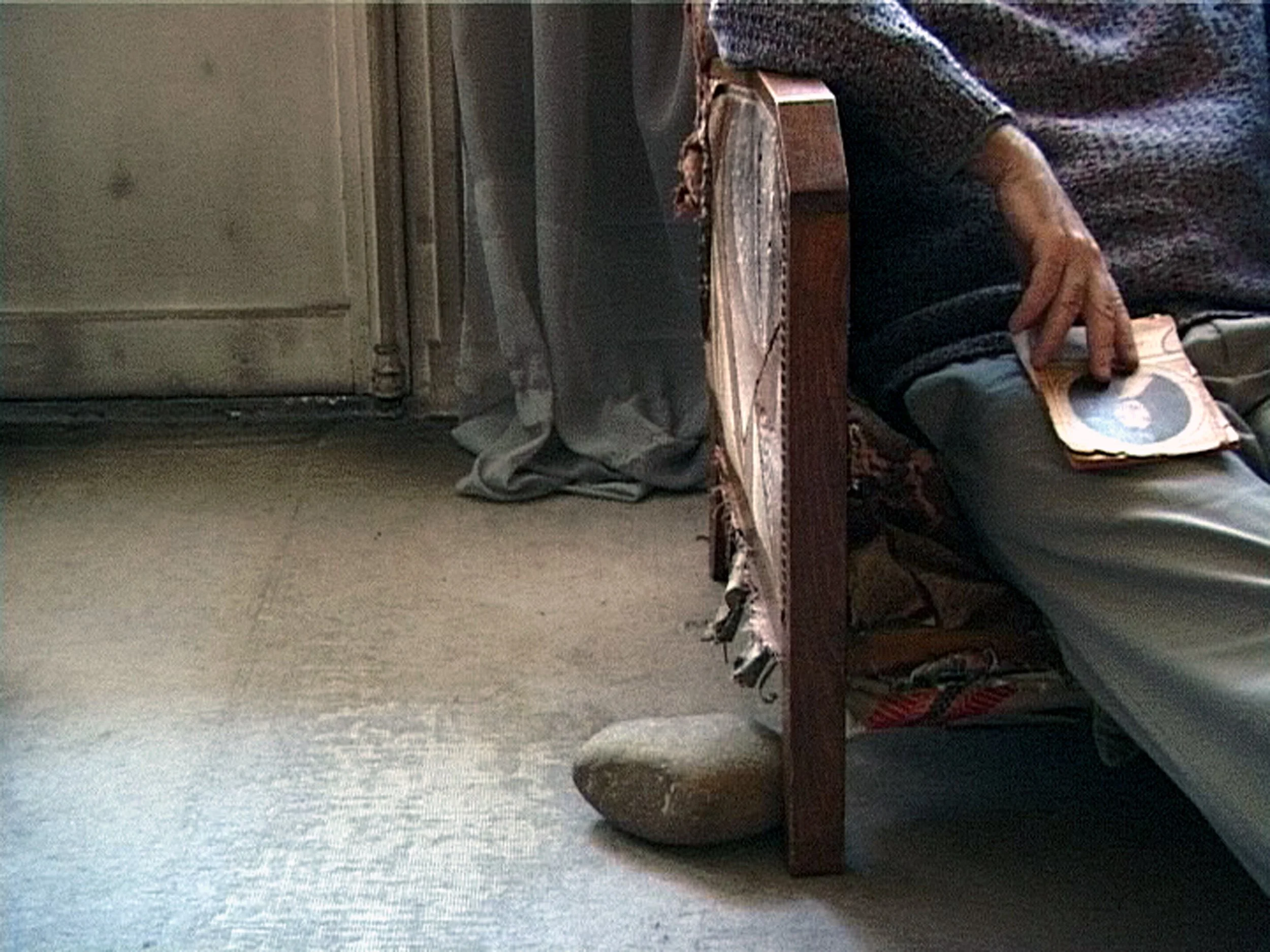 DE SON APPARTEMENT 8.jpg