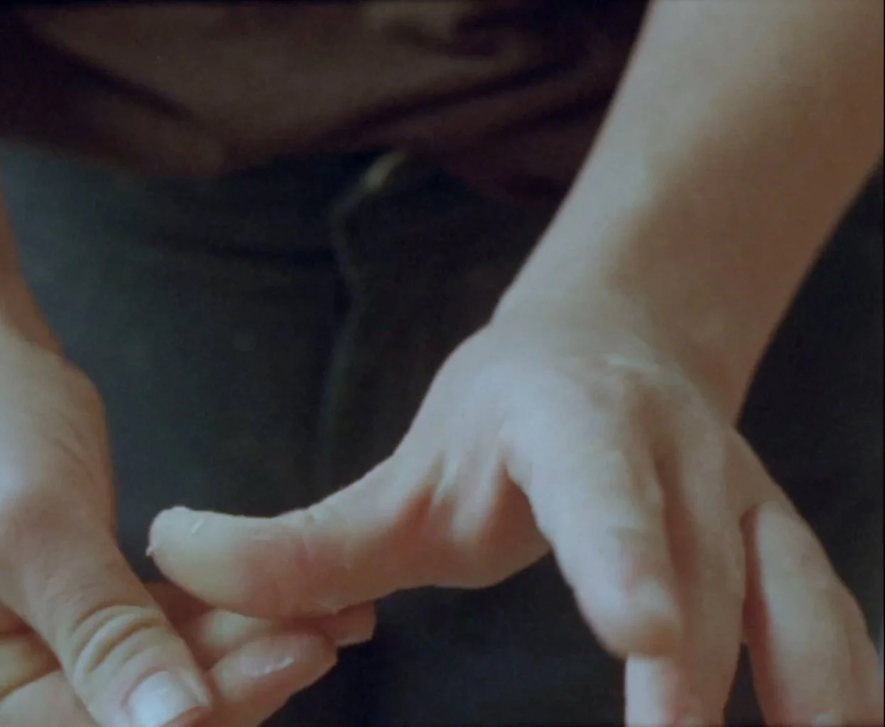 EX-Now 4_02_cada gesto_Still 4.jpg