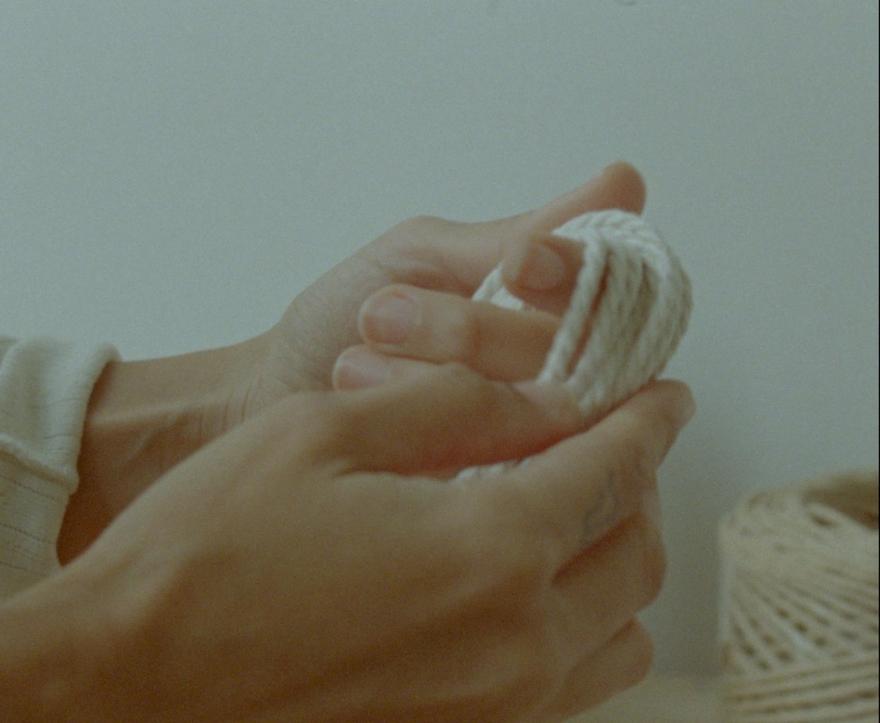 EX-Now 4_02_cada gesto_Still 2.jpg