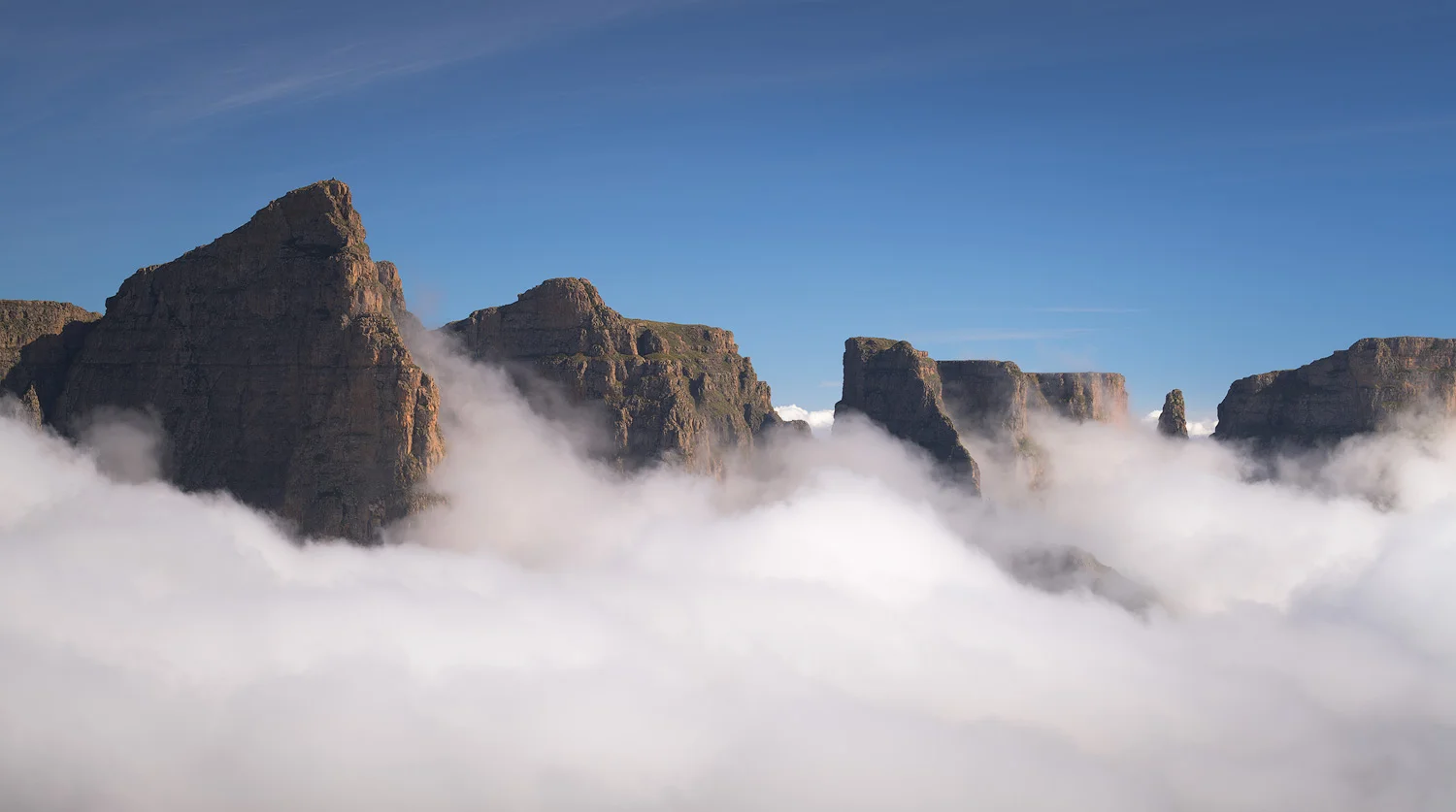 Nikon D850 / 70-200 f4 lens @ 70mm / ISO 64 - f/8 - 1/40 sec. I don’t regard this as a great photo, but I like how the inversion has split up the peaks. It wasn’t long after this photo was taken, that I packed up my gear and headed back to camp in thick cloud.