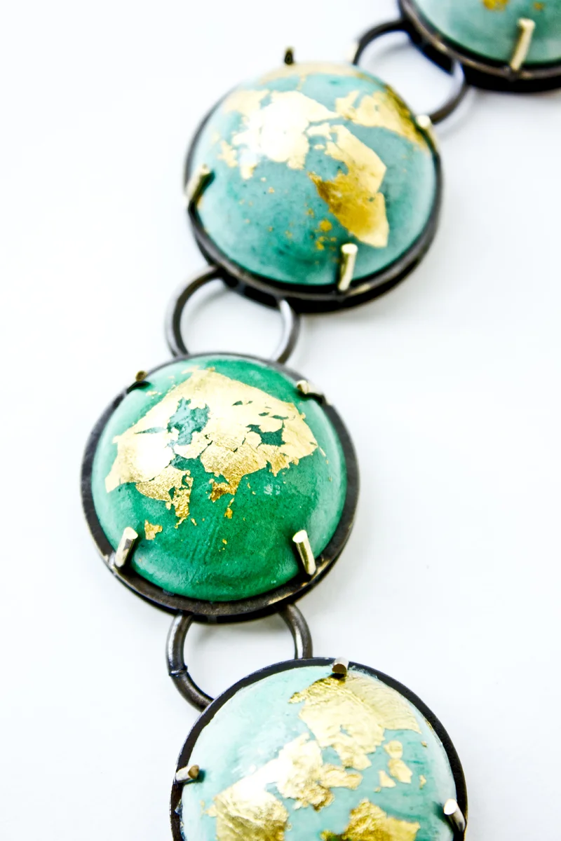 green_globe_close.jpg