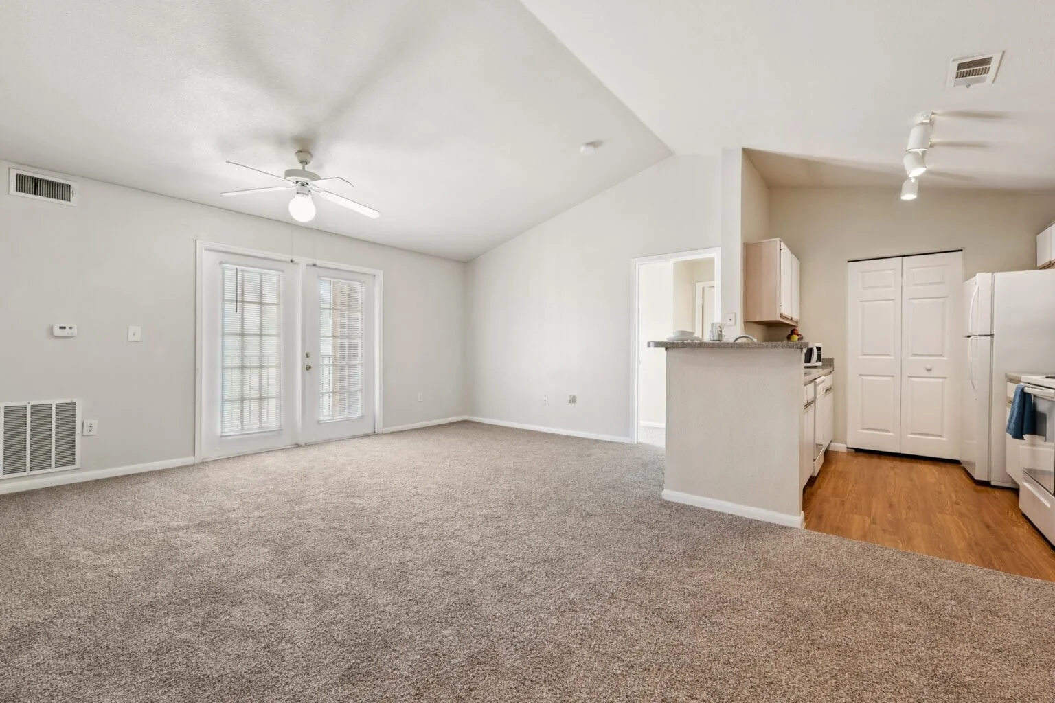georgetown-place-gallery-19-2x2-interior-overview-1536x1024.jpg