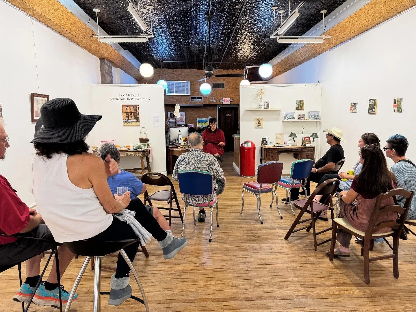 Just got back from teaching a workshop and giving an artist talk to wrap up my show in Vincennes 🌪️ a small but mighty community that welcomed me and made me feel like melted butter in a pot! Thank you for the hospitality, for being full of surprise