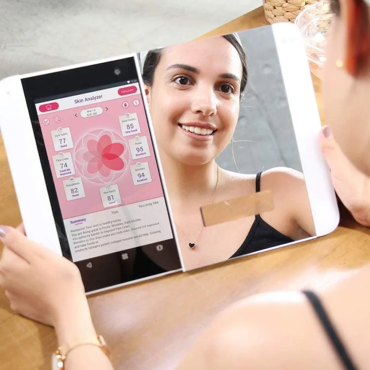 Smart Home Tech Gifts - Smart Makeup Mirror
