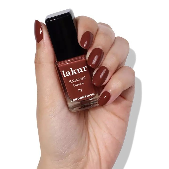 34 Trendy Winter Nail Colors to Wear This Season