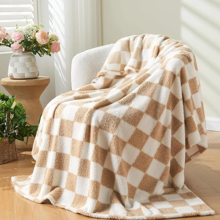 Best Housewarming Gift Ideas for New Homeowners - Knit Throw