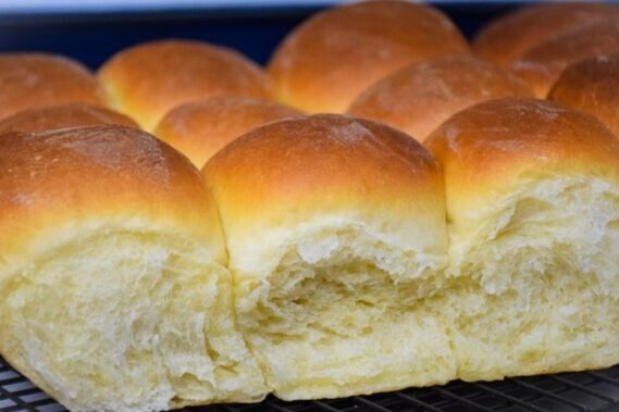 Sweet-Dinner-Rolls-17-735x490.jpg