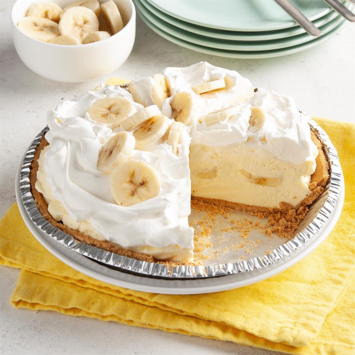 Old-Fashioned-Banana-Cream-Pie_EXPS_FT20_18664_F_0827_1.jpg