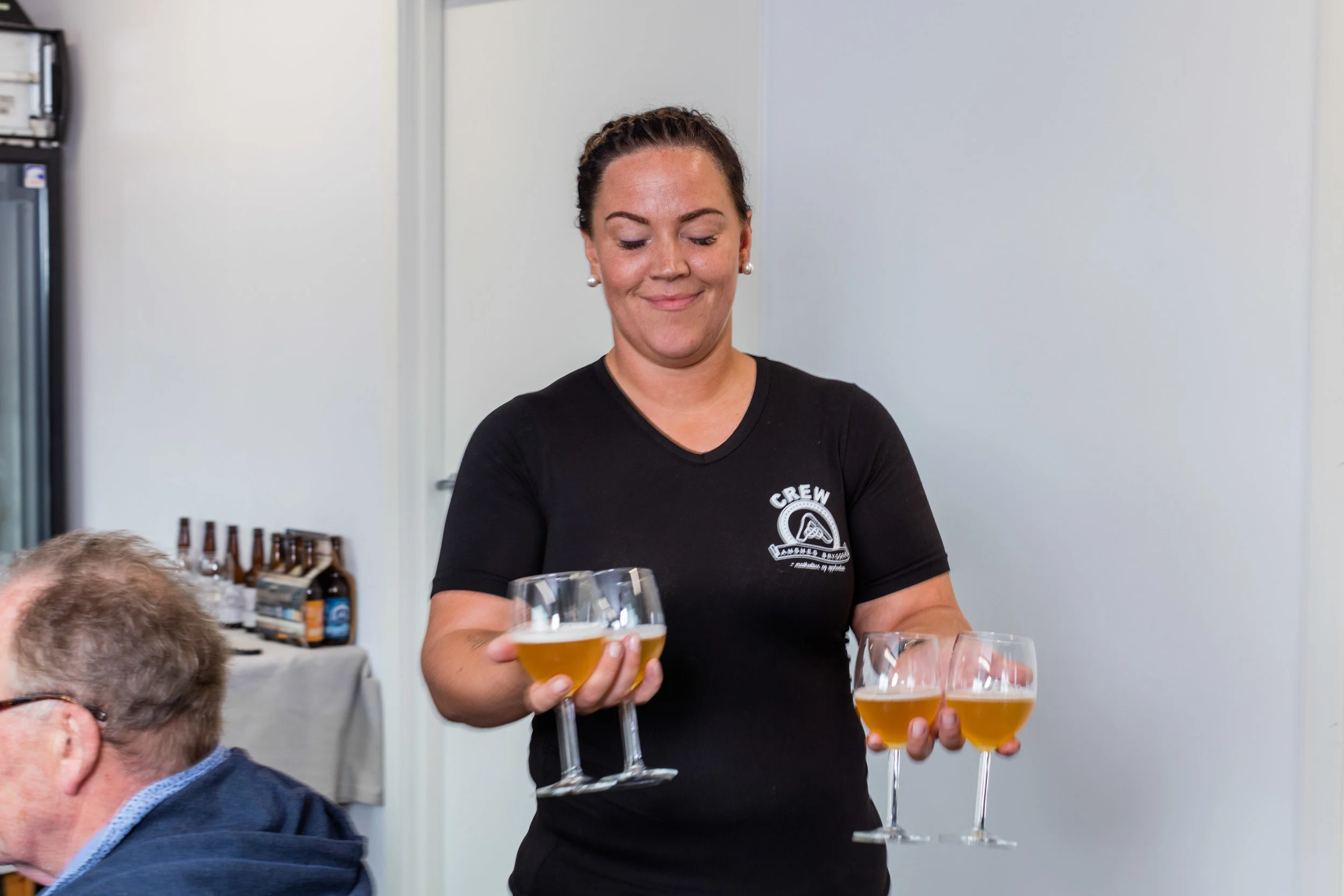 Ditt hotell sentralt i Hitra- og Frøyaregionen. Hotellrom, hytter og leiligheter. Gratis WiFi. Åpen restaurant hver dag. Spennende aktiviteter for grupper og kursdeltakere.