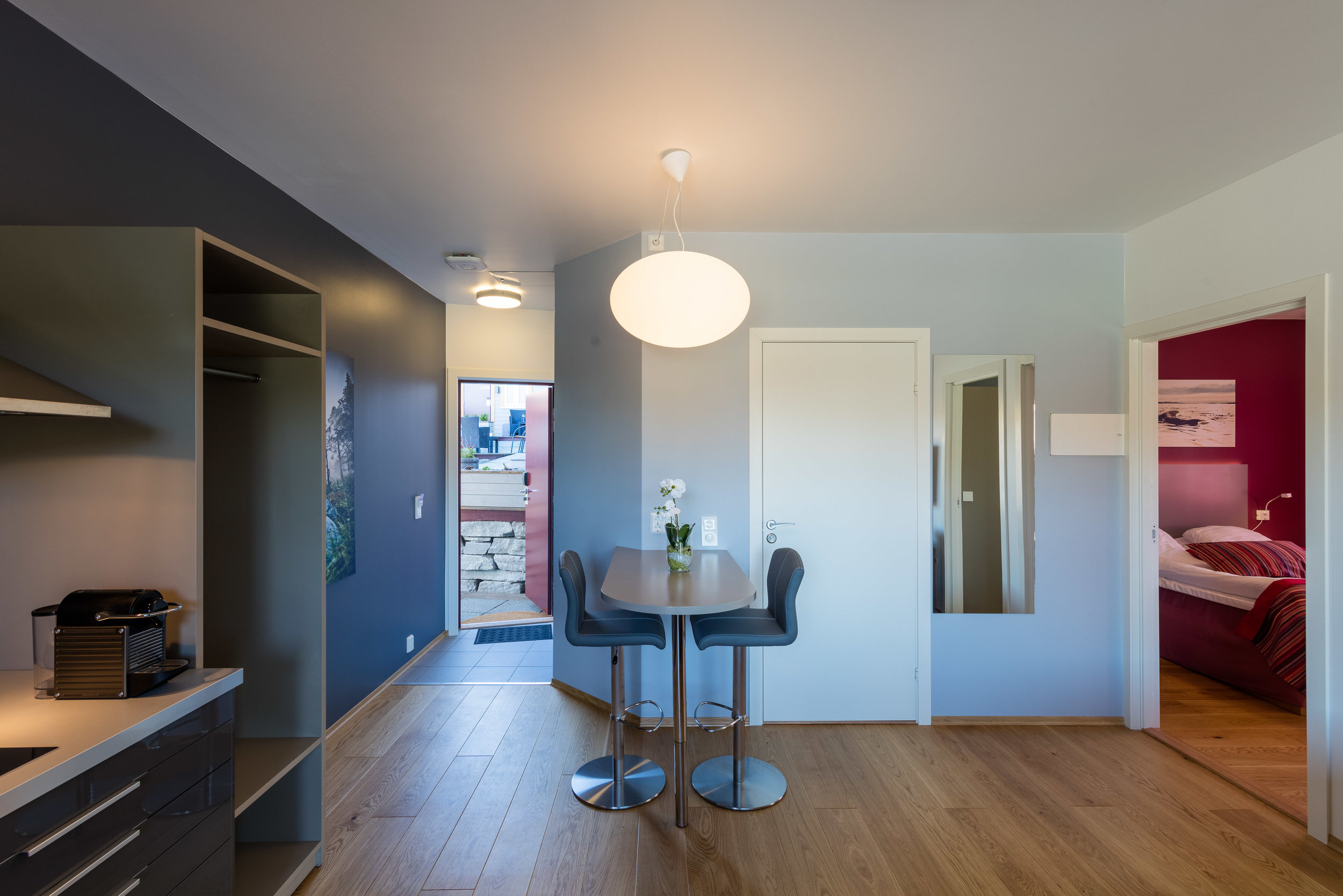 Ditt hotell sentralt i Hitra- og Frøyaregionen. Hotellrom, hytter og leiligheter. Gratis WiFi. Åpen restaurant hver dag. Spennende aktiviteter for grupper og kursdeltakere.