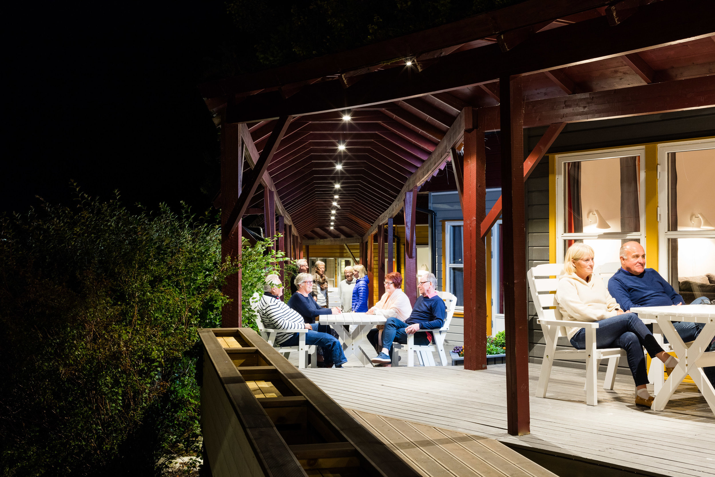 Ditt hotell sentralt i Hitra- og Frøyaregionen. Hotellrom, hytter og leiligheter. Gratis WiFi. Åpen restaurant hver dag. Spennende aktiviteter for grupper og kursdeltakere.