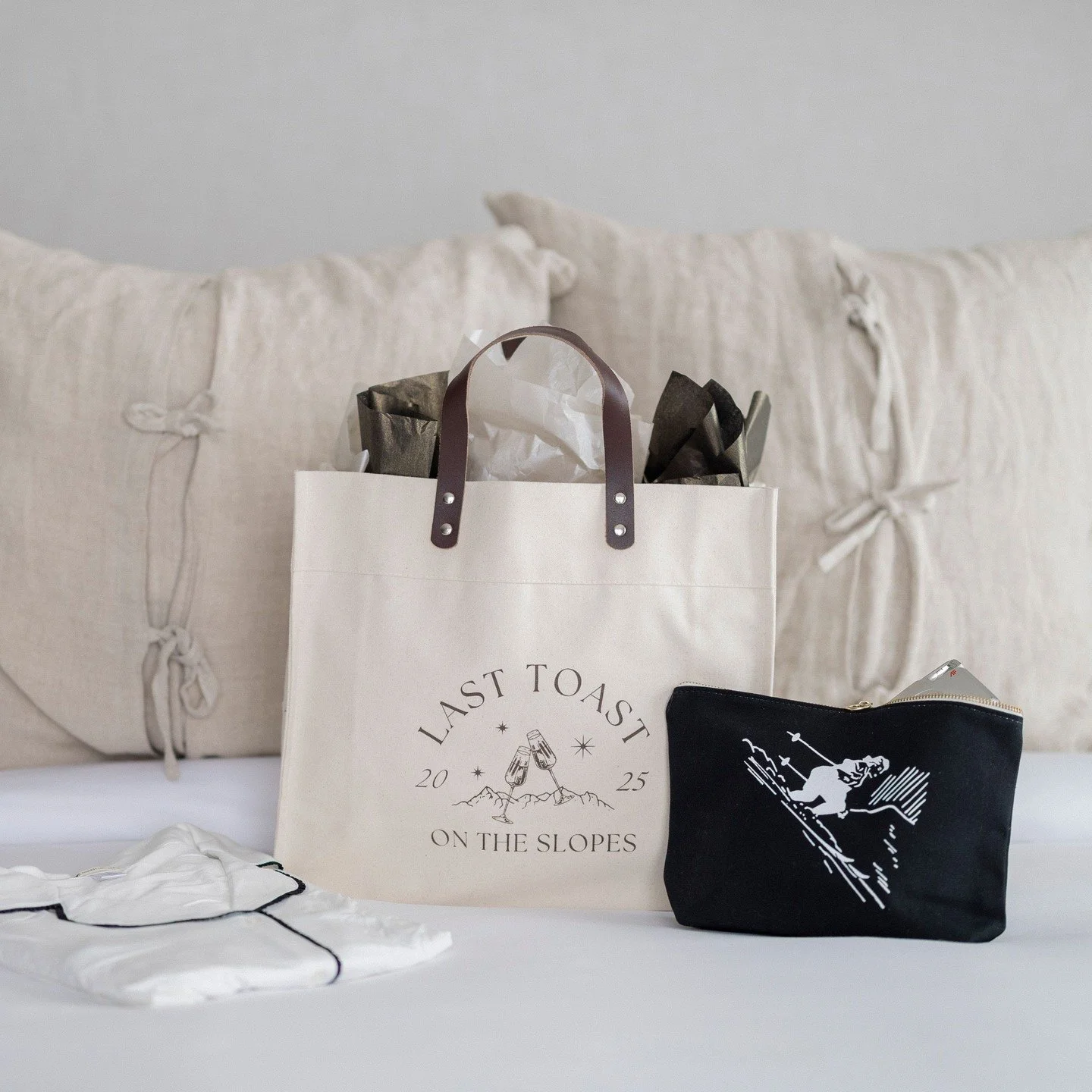 As Engagement Season draws to a close, we are excited to unveil our new gifting options for 2026!⁠
⁠
Photograph for @rockymtnbride⁠
⁠
#destinationwedding #bridetobe #engaged #aspenwedding #aspenbach #rockymtnbride #customwelcomegifts #customgifting #