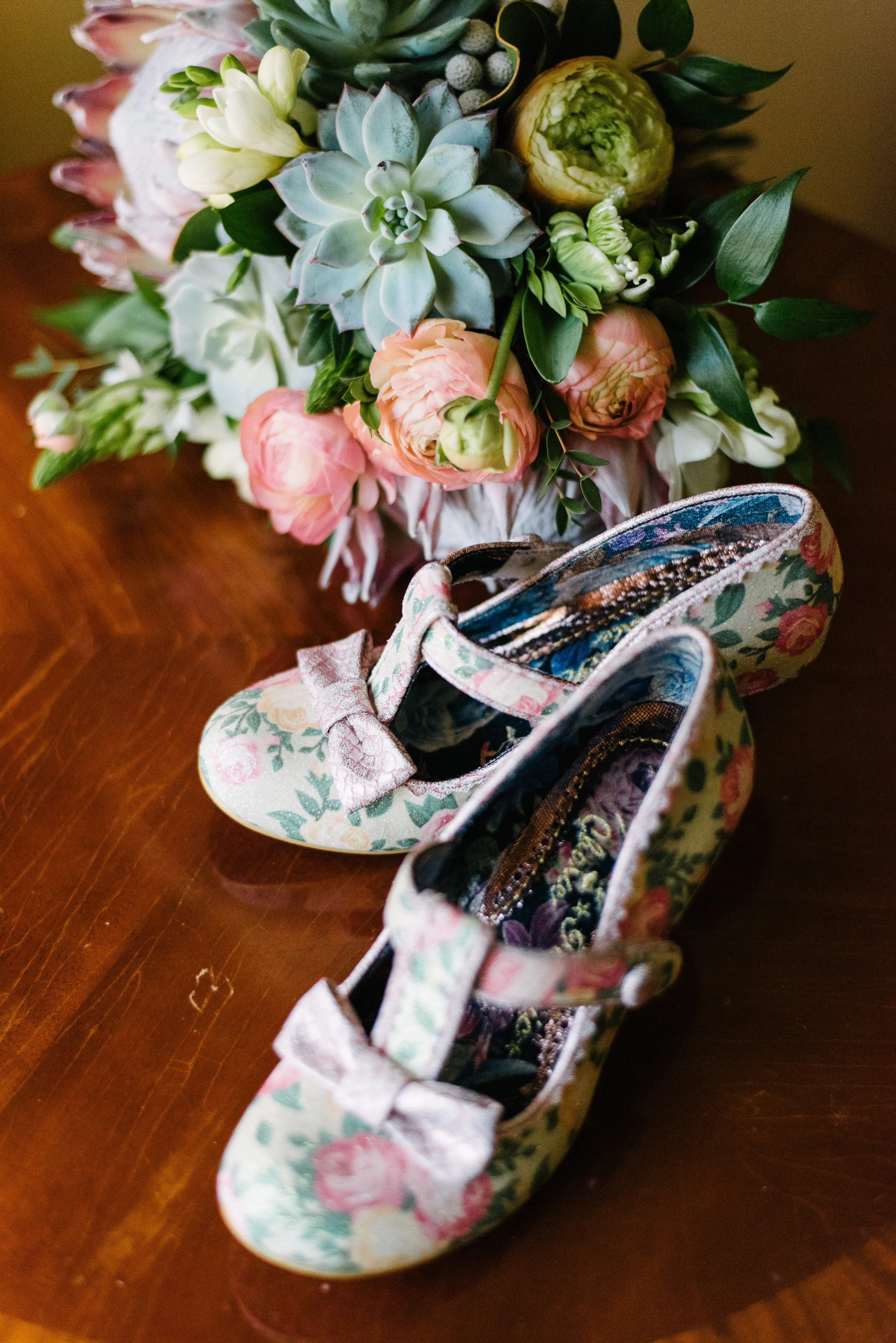 Nikki + Robin | Spring pastels in Niagara | Photo: Mango Studios
