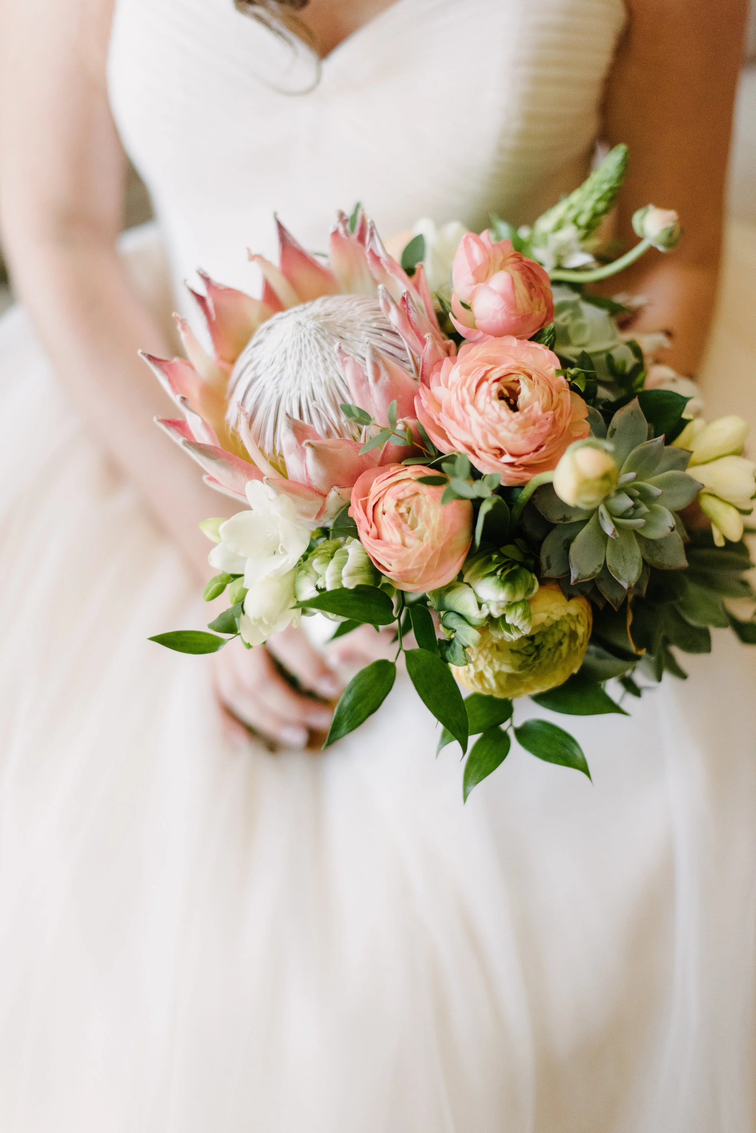 Nikki + Robin | Spring pastels in Niagara | Photo: Mango Studios