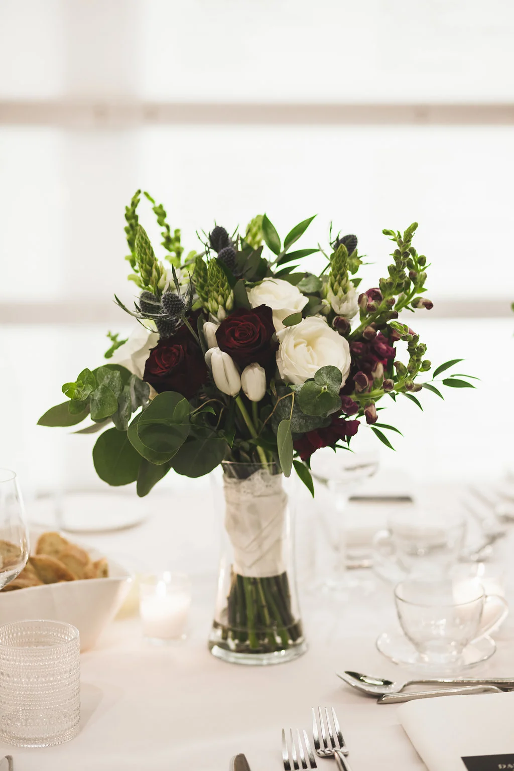 Caitlyn + Jonathan | Modern classic wedding at Canada’s National Ballet School | Photo: Shlomi Amiga Weddings