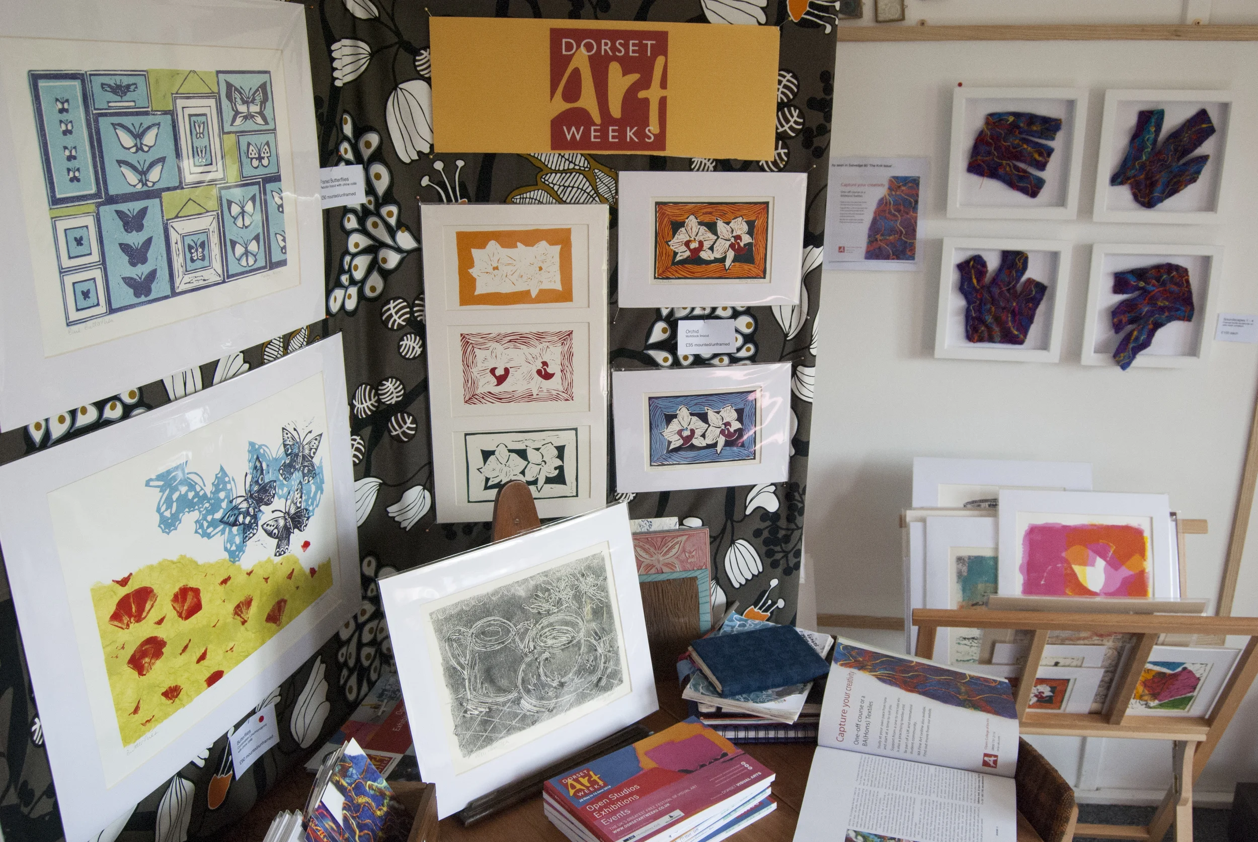 The hut transformed for 16 days into an exhibiting space. 