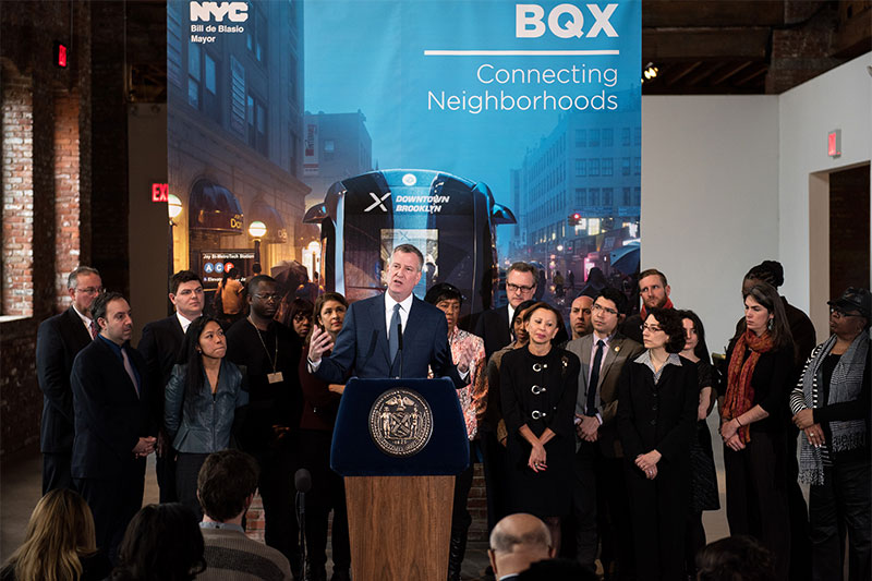 Mayor Bill de Blasio announces the Brooklyn-Queens Connector streetcar service in February 2016 (credit: NYC Mayor's Office)