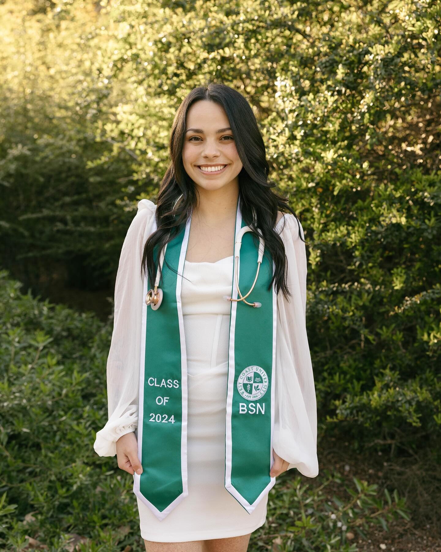 A few sneaks from Jaden&rsquo;s grad session! 🫶🏼I adore her to pieces!