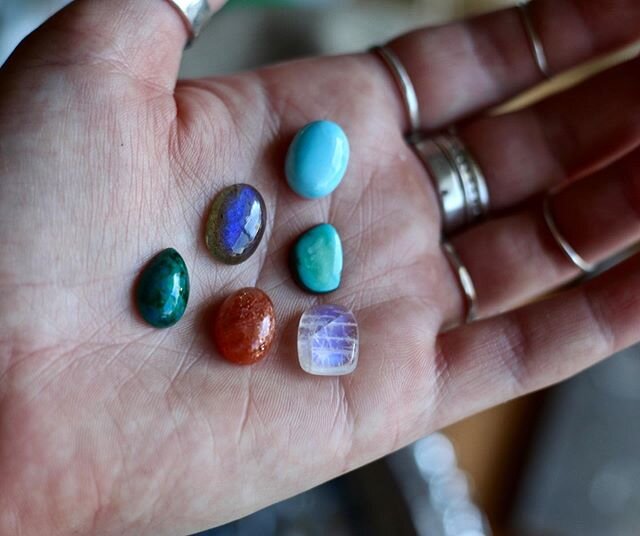 RAFFLE TIME! 
Enter for the chance to win a custom made necklace or ring using one of the stones pictured above! All proceeds will go to the @blackresiliencefund 
How to enter:

It&rsquo;s $5 an entry (you can enter as many times as you want)
Money m