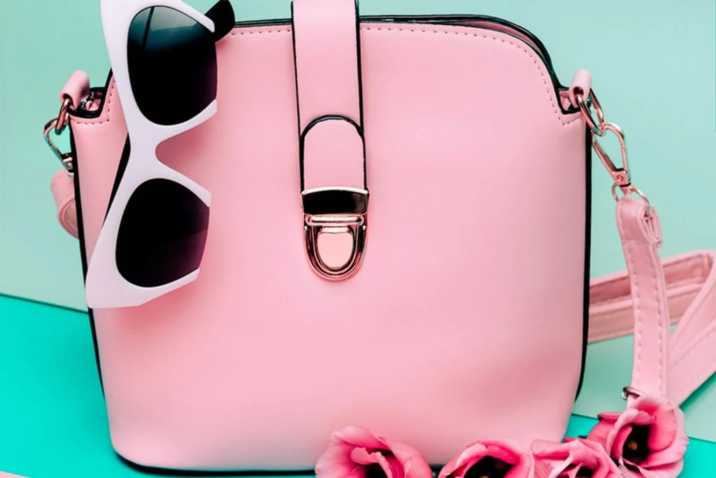 09-Is-Your-Purse-Destroying-Your-Back-8-Ways-to-Fix-It-1024x683.jpg