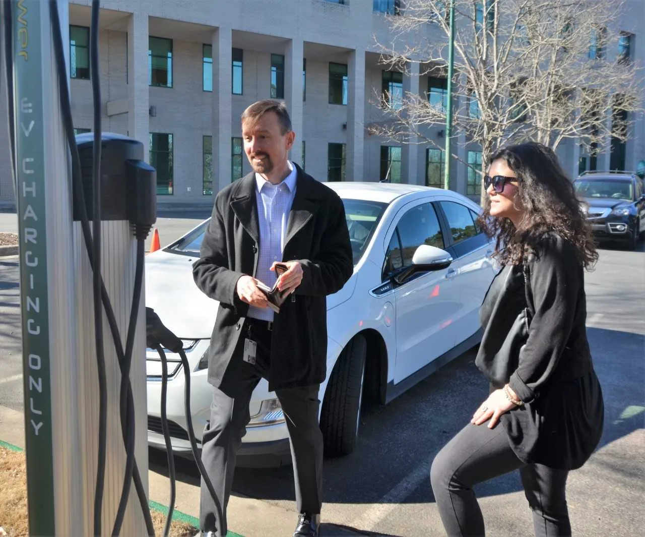 Arkansas Electric Cooperative Corp. VP, Andrew Lachowsky and TPI’s Marketing & PR Coordinator, Jennah Denney at one of AECC’s Charging Stations provided by Today’s Power.
