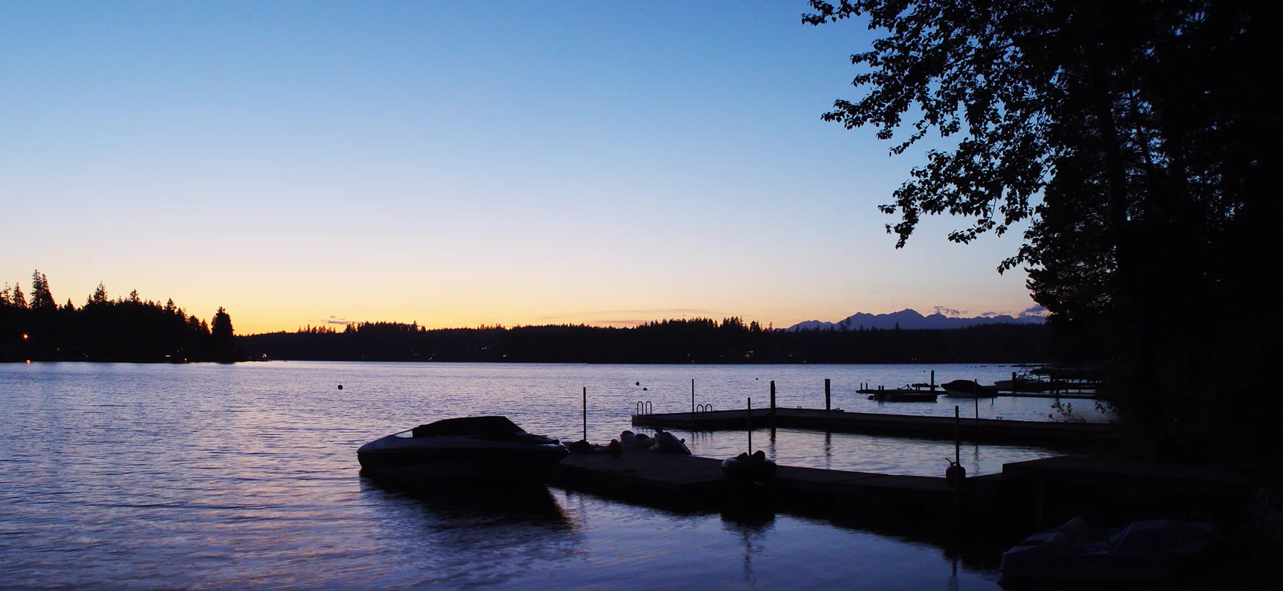 web-Lake_Panorama2a.jpg