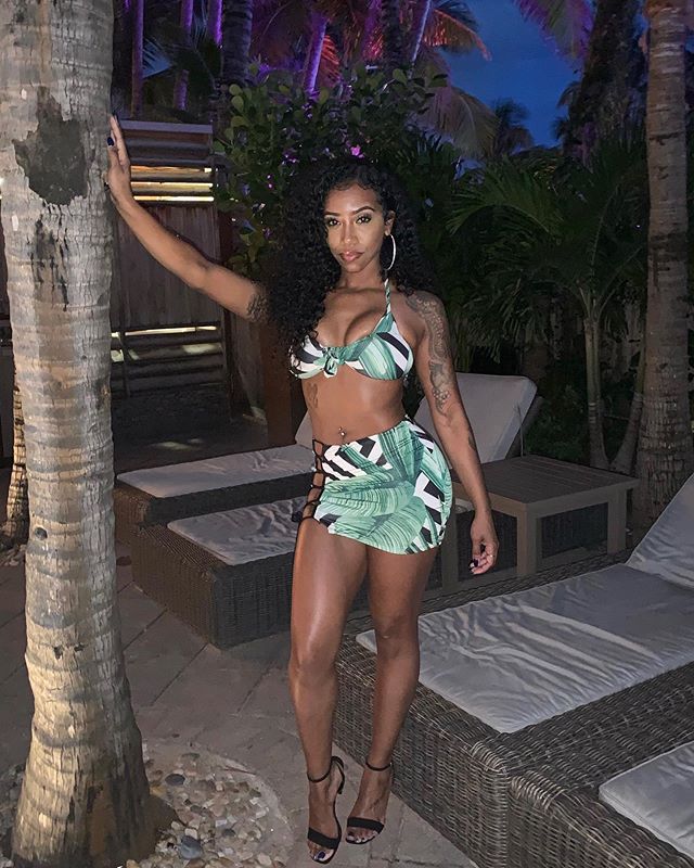 “And look, I really think that nobody does it better.. I love the way you put it together, uh..”😏🤩 ________________________________________________________
Finally got a chance to relax and unwind in one of my fav cities.. MIAMI! 🌴 #InAntoinettesChair
____
Outfit: @touchdolls (remixed the top😉)
Hair: #IACHairCollection CurlyWave 24&26 in
📸: @_rockiii_ ❤️
