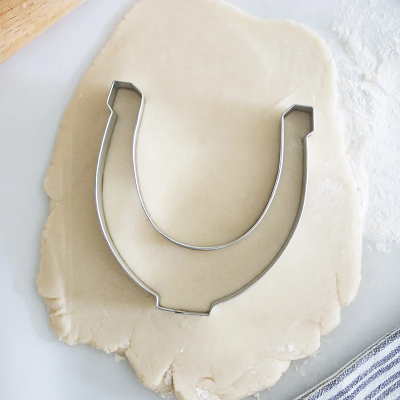 horseshoe cookie cutter