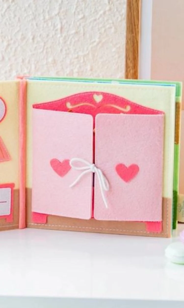 felt-dollhouse-book-toddlers