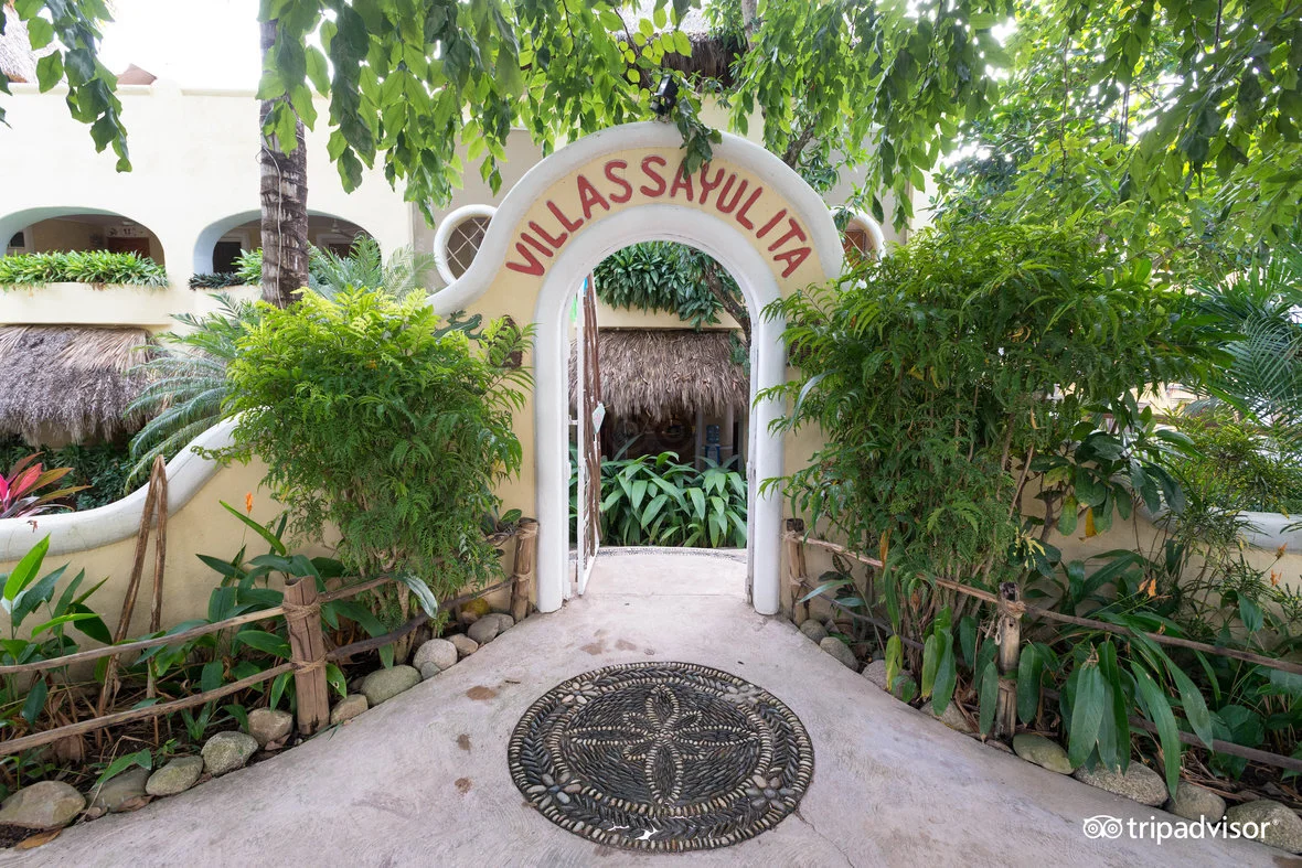 entrance--v18207174.jpg