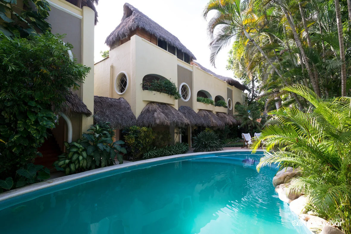 pool--v18207185.jpg